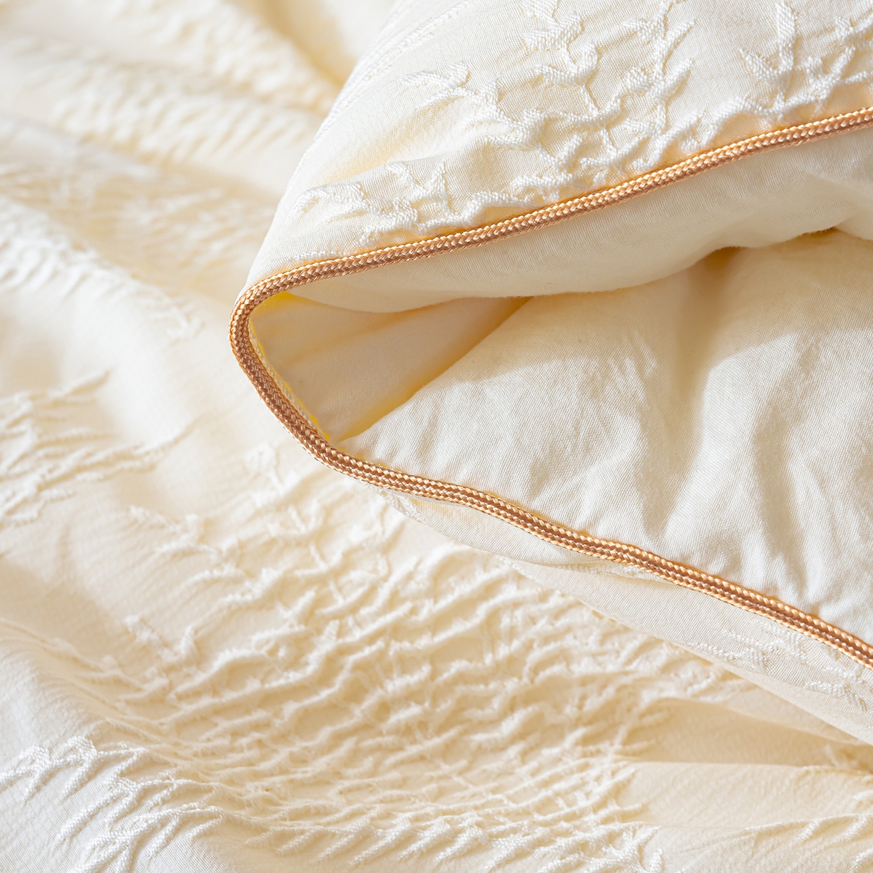 91家纺网 家纺一手货源 找家纺 蓝冰家纺 2025新款亲肤发财树提花大豆被子被芯 发财树-米白色