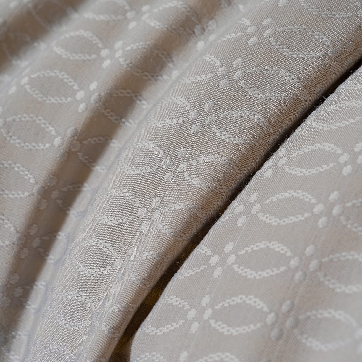 91家纺网 家纺一手货源 找家纺 蓝冰家纺 2025新款亲肤发财树提花大豆被子被芯 提花-古典灰