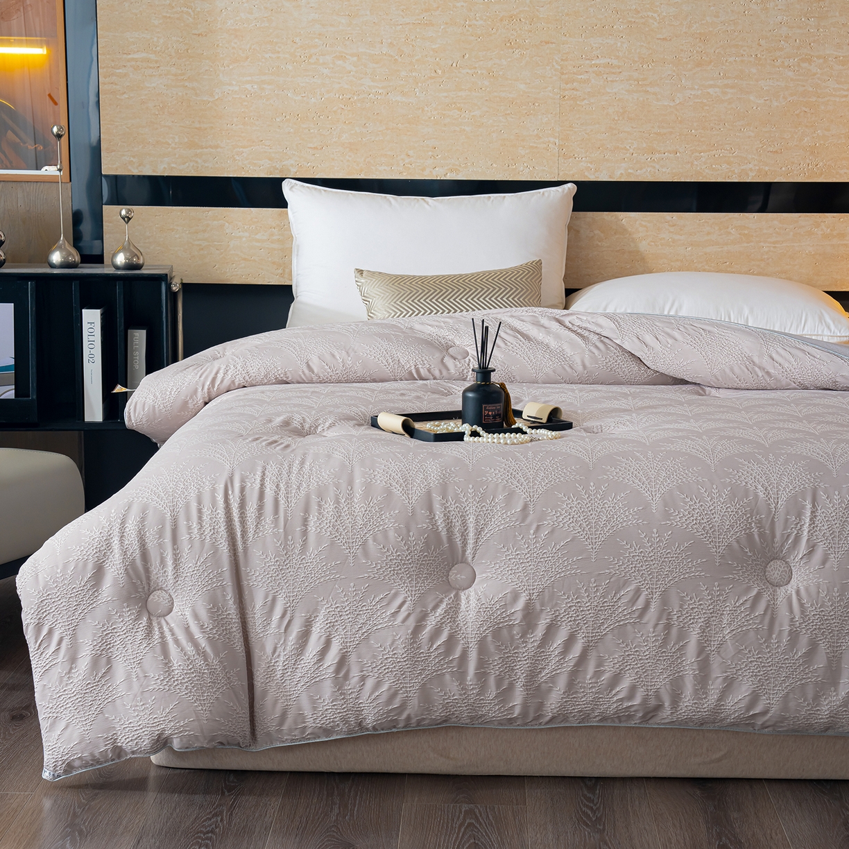 91家纺网 家纺一手货源 找家纺 蓝冰家纺 2025新款亲肤发财树提花大豆被子被芯 发财树-浅灰色