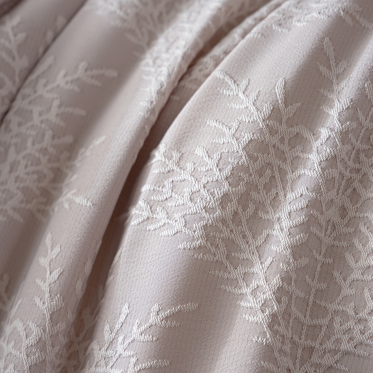 91家纺网 家纺一手货源 找家纺 蓝冰家纺 2025新款亲肤发财树提花大豆被子被芯 发财树-浅灰色