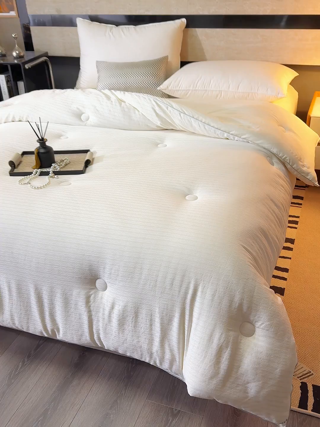 91家纺网 家纺一手货源 找家纺 蓝冰家纺 2025新款亲肤发财树提花大豆被子被芯 提花-白色