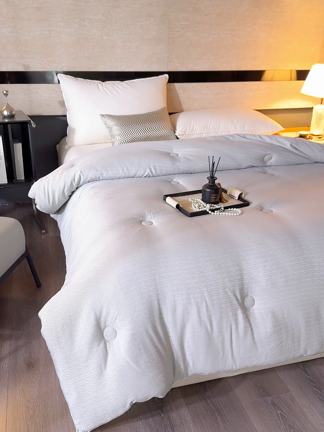 91家纺网 家纺一手货源 找家纺 蓝冰家纺 2025新款亲肤发财树提花大豆被子被芯 提花-古典灰