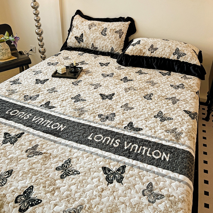 91家纺网 家纺一手货源 找家纺 ME/ERA HOME寐时代 2025新款牛奶绒赫本风夹棉床盖四件套 蝴蝶-陀