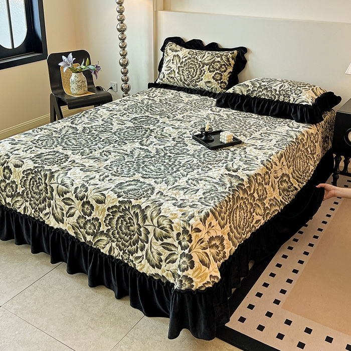 91家纺网 家纺一手货源 找家纺 ME/ERA HOME寐时代 2025新款牛奶绒赫本风夹棉床盖四件套 花海-绿