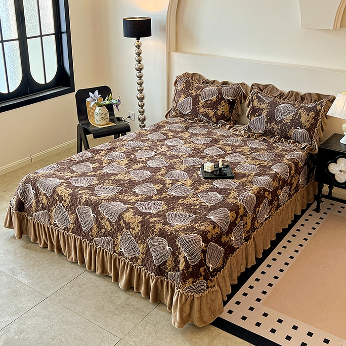 91家纺网 家纺一手货源 找家纺 ME/ERA HOME寐时代 2025新款牛奶绒赫本风夹棉床盖四件套 南瓜-咖