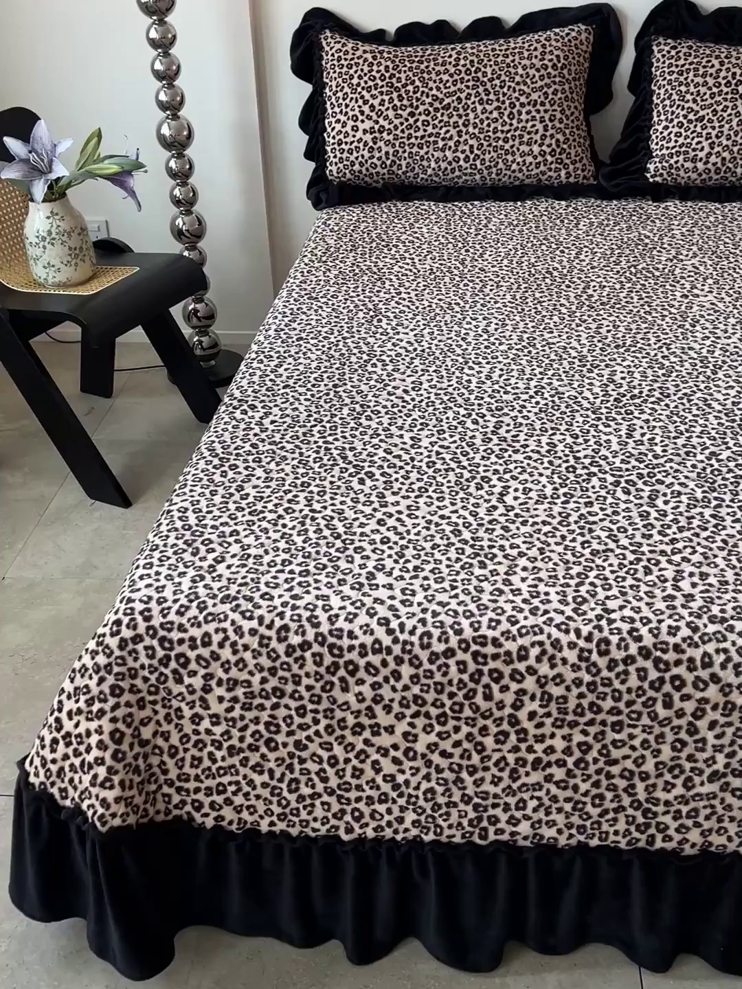 91家纺网 家纺一手货源 找家纺 ME/ERA HOME寐时代 2025新款牛奶绒赫本风夹棉床盖三件套 豹纹-陀