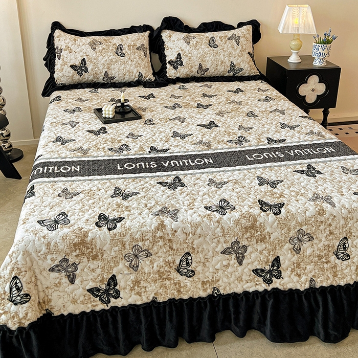 91家纺网 家纺一手货源 找家纺 ME/ERA HOME寐时代 2025新款牛奶绒赫本风夹棉床盖三件套 蝴蝶-陀