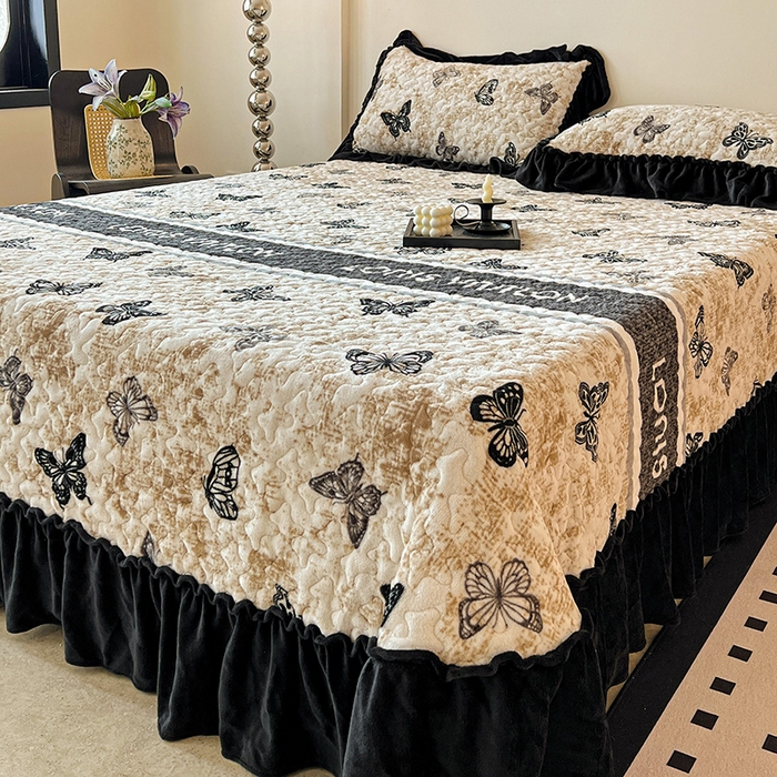 91家纺网 家纺一手货源 找家纺 ME/ERA HOME寐时代 2025新款牛奶绒赫本风夹棉床盖三件套 蝴蝶-陀