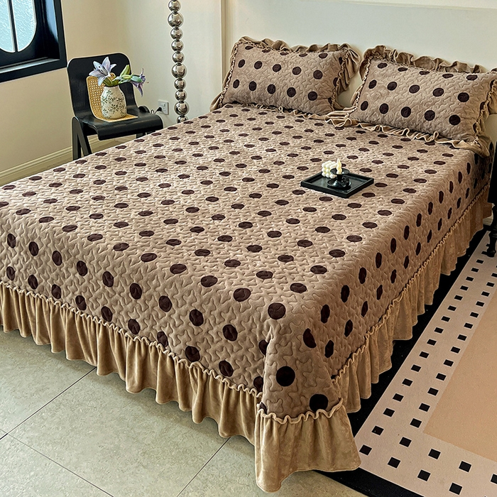 91家纺网 家纺一手货源 找家纺 ME/ERA HOME寐时代 2025新款牛奶绒赫本风夹棉床盖四件套 圈点-咖