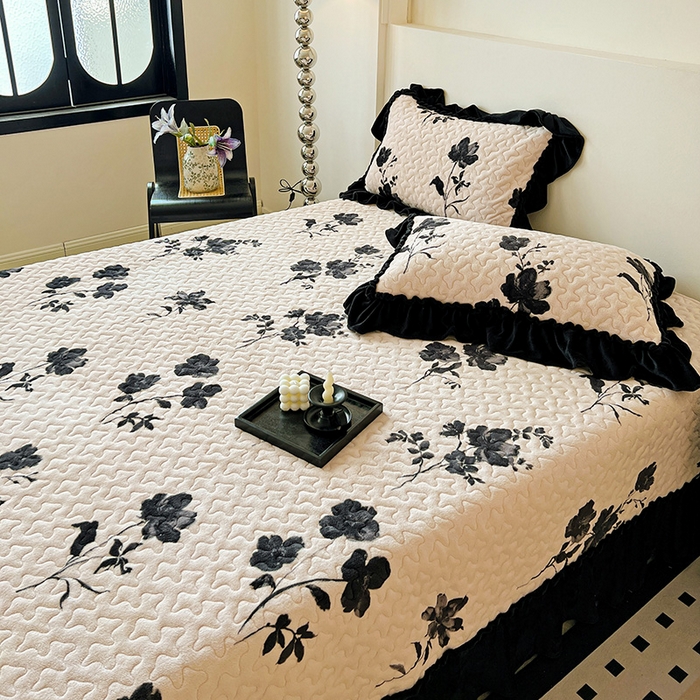 91家纺网 家纺一手货源 找家纺 ME/ERA HOME寐时代 2025新款牛奶绒赫本风夹棉床盖四件套 雅韵-米