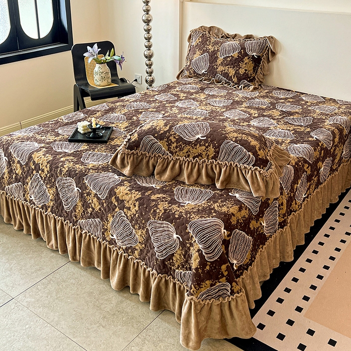 91家纺网 家纺一手货源 找家纺 ME/ERA HOME寐时代 2025新款牛奶绒赫本风夹棉床盖三件套 南瓜-咖