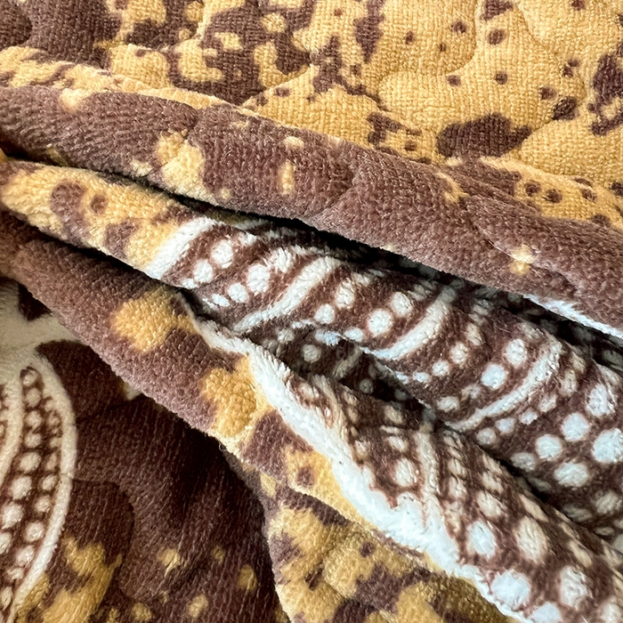 91家纺网 家纺一手货源 找家纺 ME/ERA HOME寐时代 2025新款牛奶绒赫本风夹棉床盖三件套 南瓜-咖