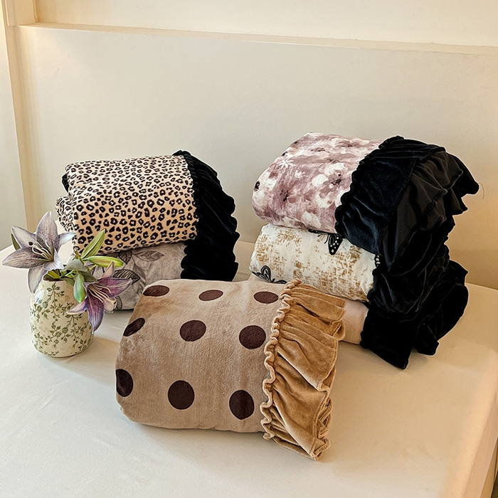 91家纺网 家纺一手货源 找家纺 ME/ERA HOME寐时代 2025新款牛奶绒赫本风夹棉床盖四件套 组合图