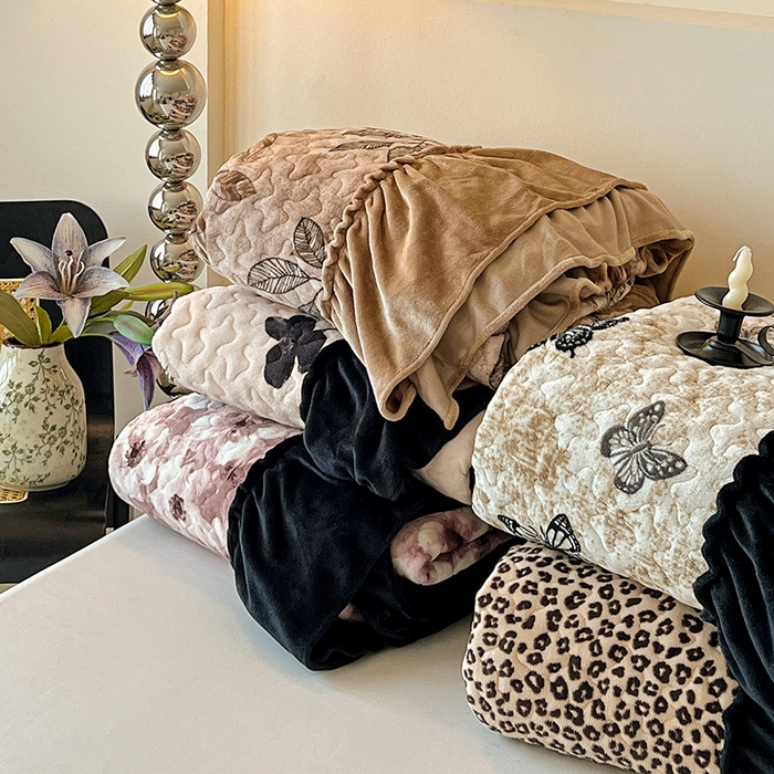 91家纺网 家纺一手货源 找家纺 ME/ERA HOME寐时代 2025新款牛奶绒赫本风夹棉床盖四件套 组合图