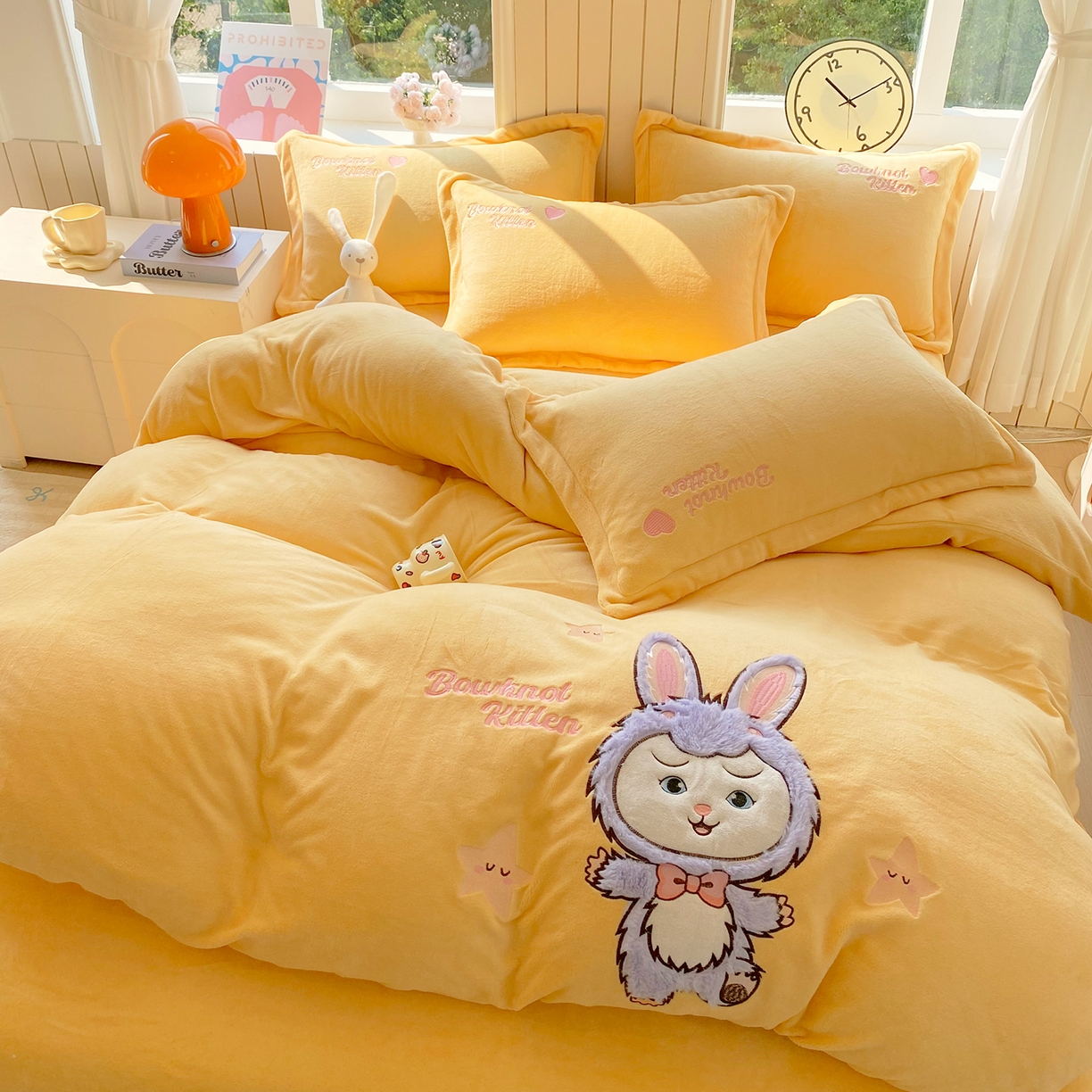 91家纺网 家纺一手货源 找家纺 悦织湾家纺 2025新款牛奶绒四件套纯色贴布绣床单款床盖款床上用品四件套时尚小兔2025新款加厚 床单款时尚小兔-黄