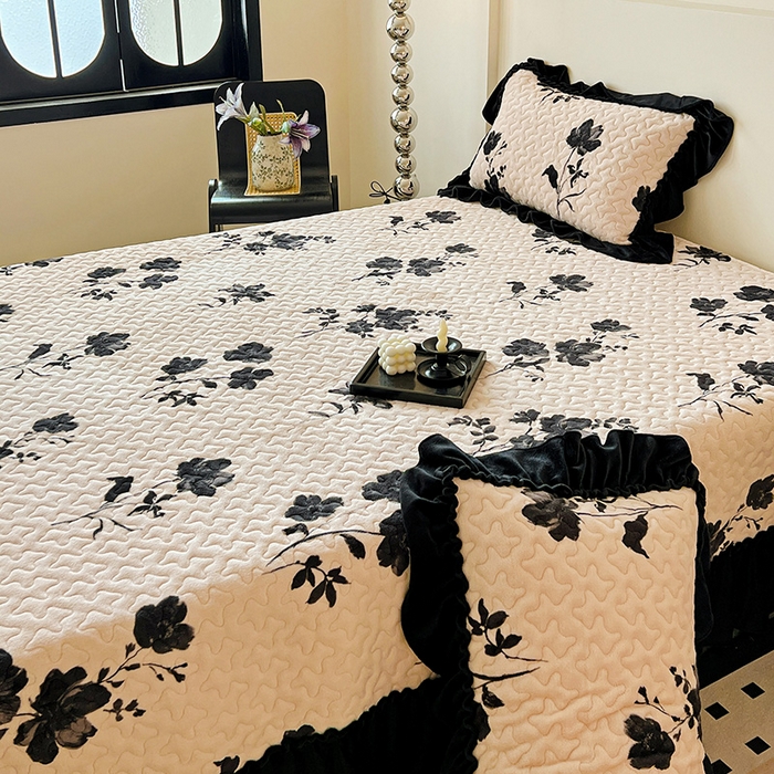 91家纺网 家纺一手货源 找家纺 ME/ERA HOME寐时代 2025新款牛奶绒赫本风夹棉床盖三件套 雅韵-米