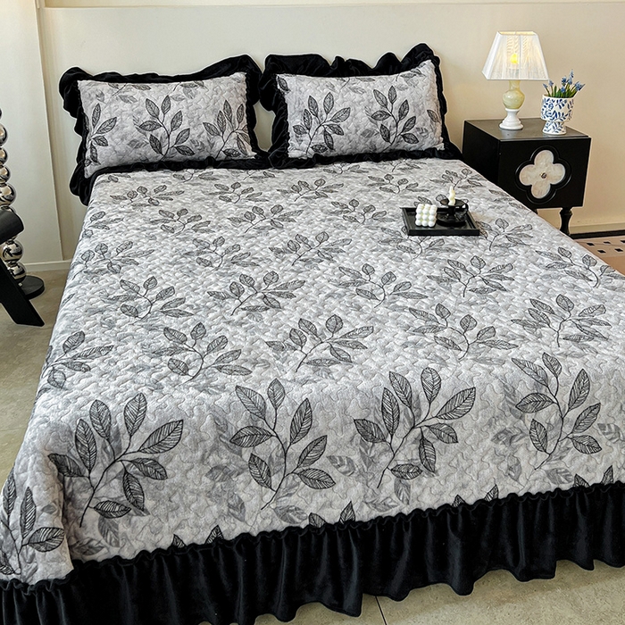 91家纺网 家纺一手货源 找家纺 ME/ERA HOME寐时代 2025新款牛奶绒赫本风夹棉床盖三件套 知叶-灰