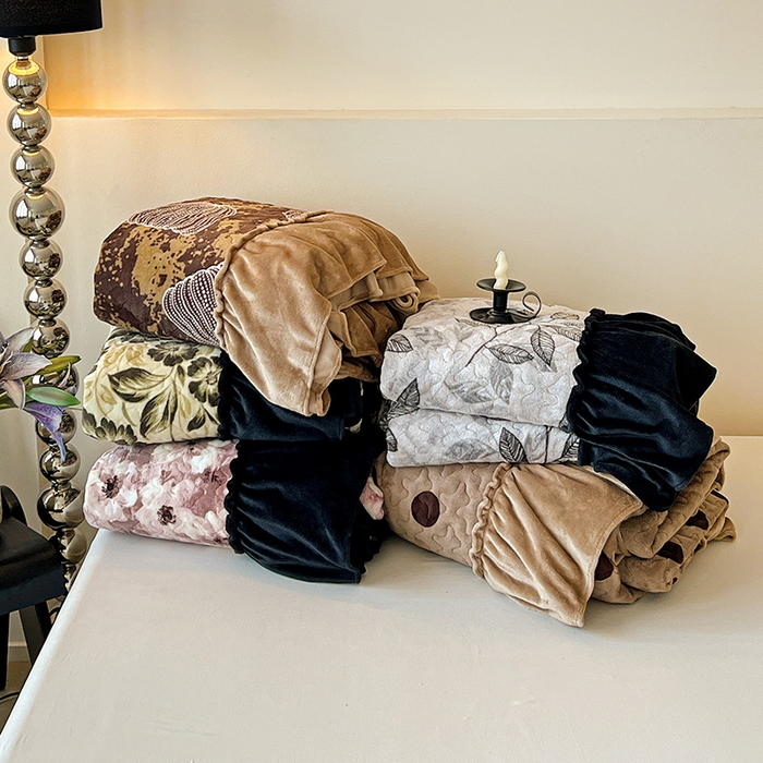 91家纺网 家纺一手货源 找家纺 ME/ERA HOME寐时代 2025新款牛奶绒赫本风夹棉床盖三件套 组合图