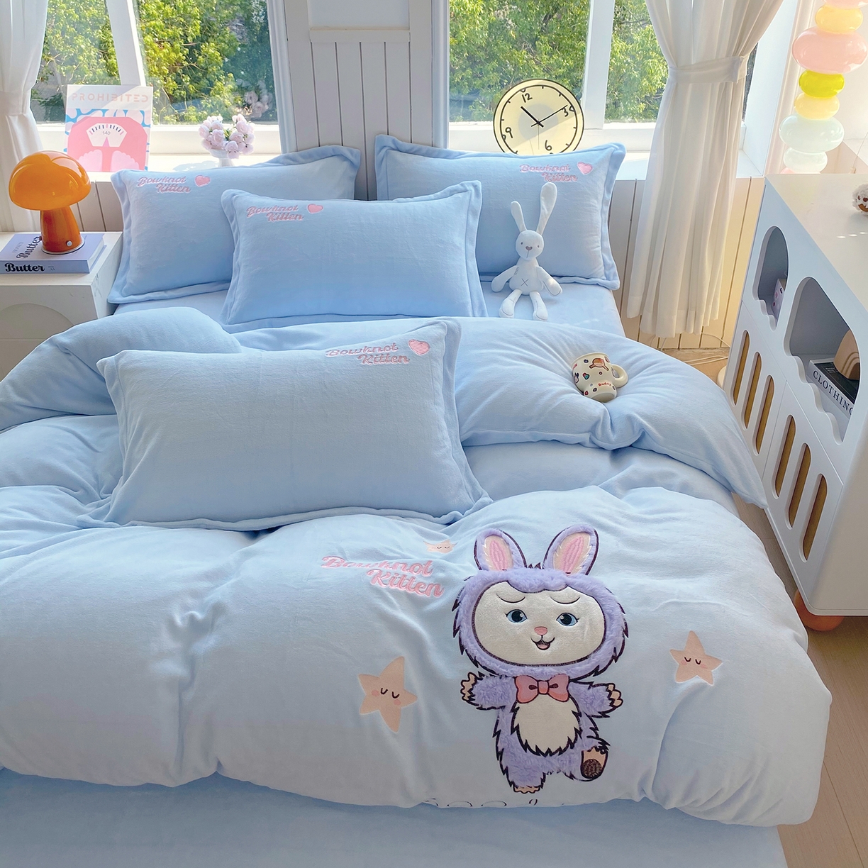 91家纺网 家纺一手货源 找家纺 悦织湾家纺 2025新款牛奶绒四件套纯色贴布绣床单款床盖款床上用品四件套时尚小兔2025新款加厚 床单款时尚小兔-蓝