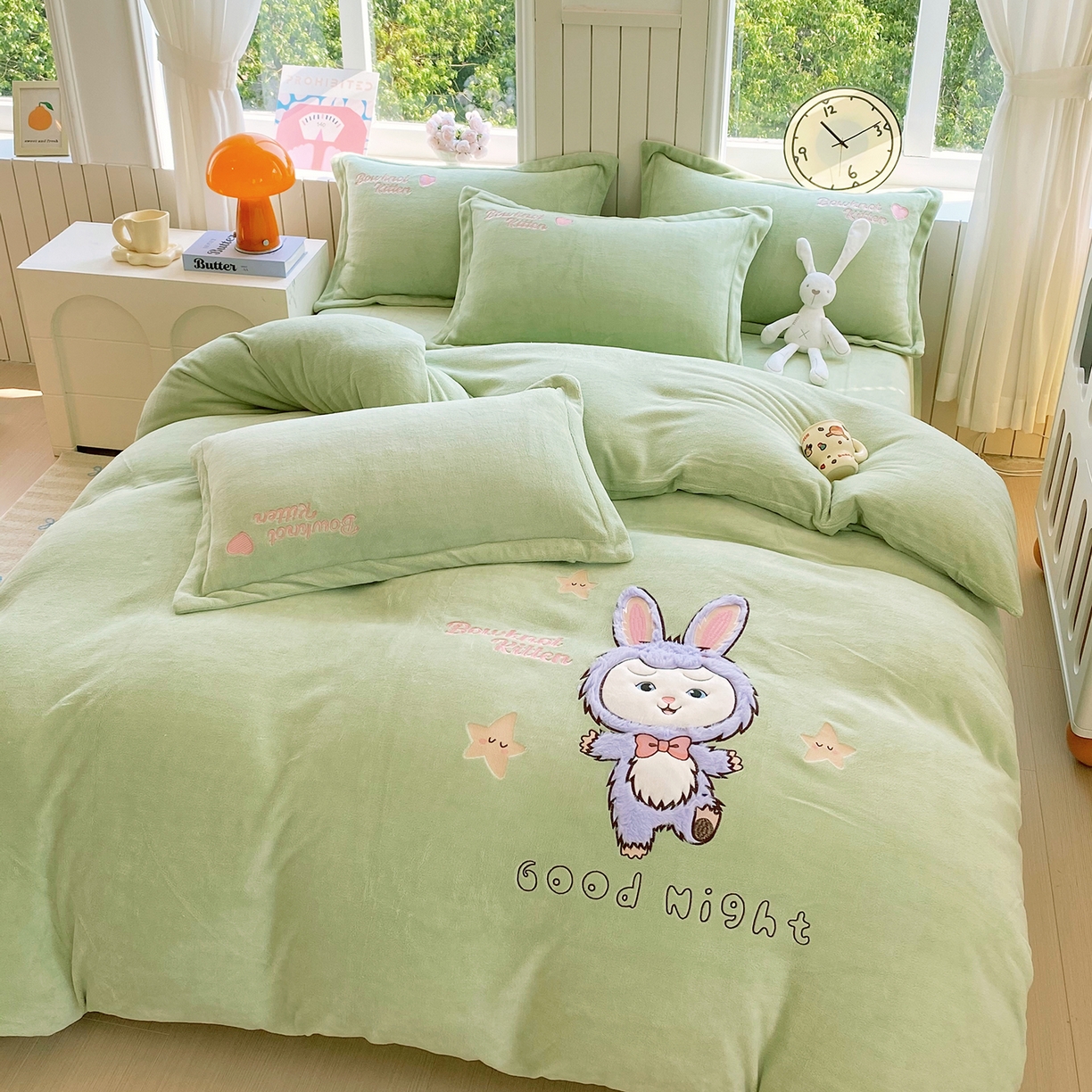 91家纺网 家纺一手货源 找家纺 悦织湾家纺 2025新款牛奶绒四件套纯色贴布绣床单款床盖款床上用品四件套时尚小兔2025新款加厚 床单款时尚小兔-绿