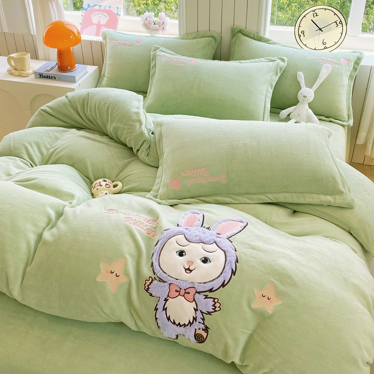 91家纺网 家纺一手货源 找家纺 悦织湾家纺 2025新款牛奶绒四件套纯色贴布绣床单款床盖款床上用品四件套时尚小兔2025新款加厚 床单款时尚小兔-绿
