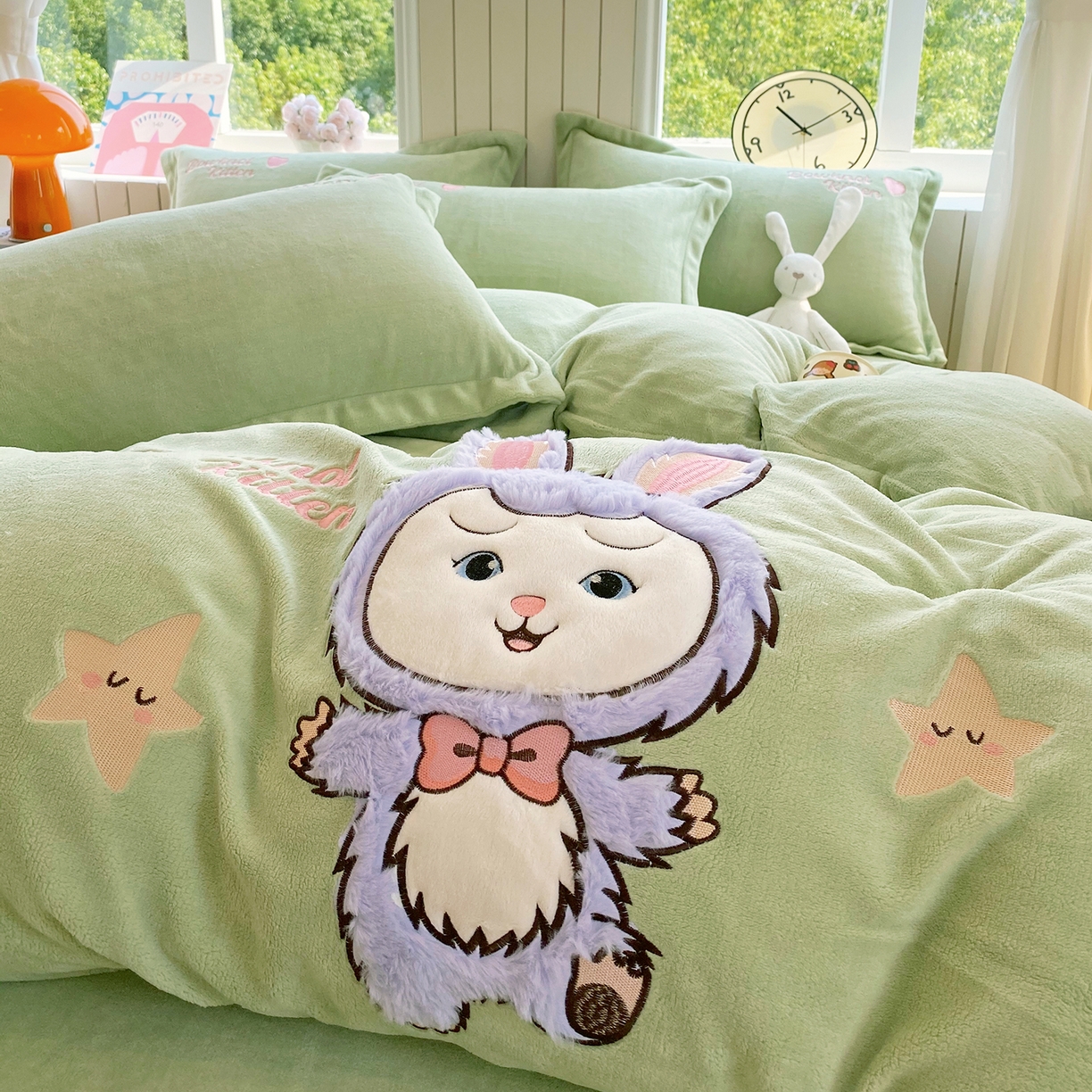 91家纺网 家纺一手货源 找家纺 悦织湾家纺 2025新款牛奶绒四件套纯色贴布绣床单款床盖款床上用品四件套时尚小兔2025新款加厚 床单款时尚小兔-绿