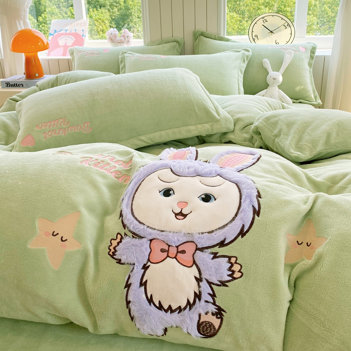 91家纺网 家纺一手货源 找家纺 悦织湾家纺 2025新款牛奶绒四件套纯色贴布绣床单款床盖款床上用品四件套时尚小兔2025新款加厚 床单款时尚小兔-绿