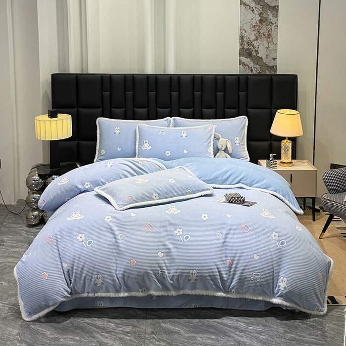 91家纺网 家纺一手货源 找家纺 （总）ME/ERA HOME寐时代 2025新款牛奶绒立体雕花兔毛绒包边单品被套