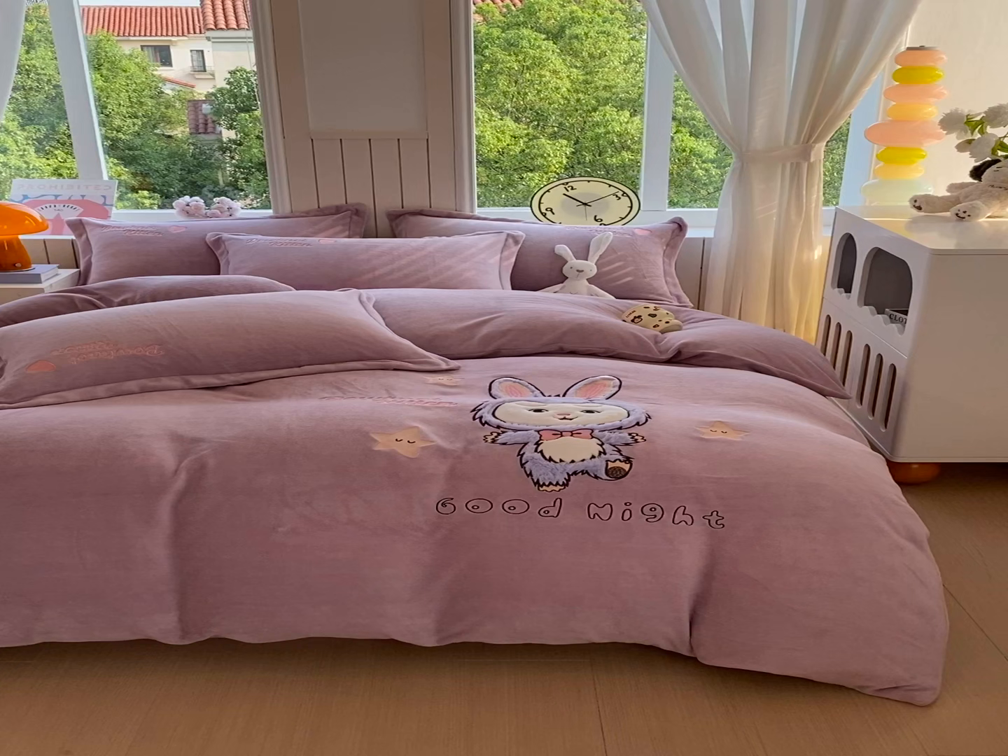 91家纺网 家纺一手货源 找家纺 悦织湾家纺 2025新款牛奶绒四件套纯色贴布绣床单款床盖款床上用品四件套时尚小兔2025新款加厚 床单款时尚小兔-紫