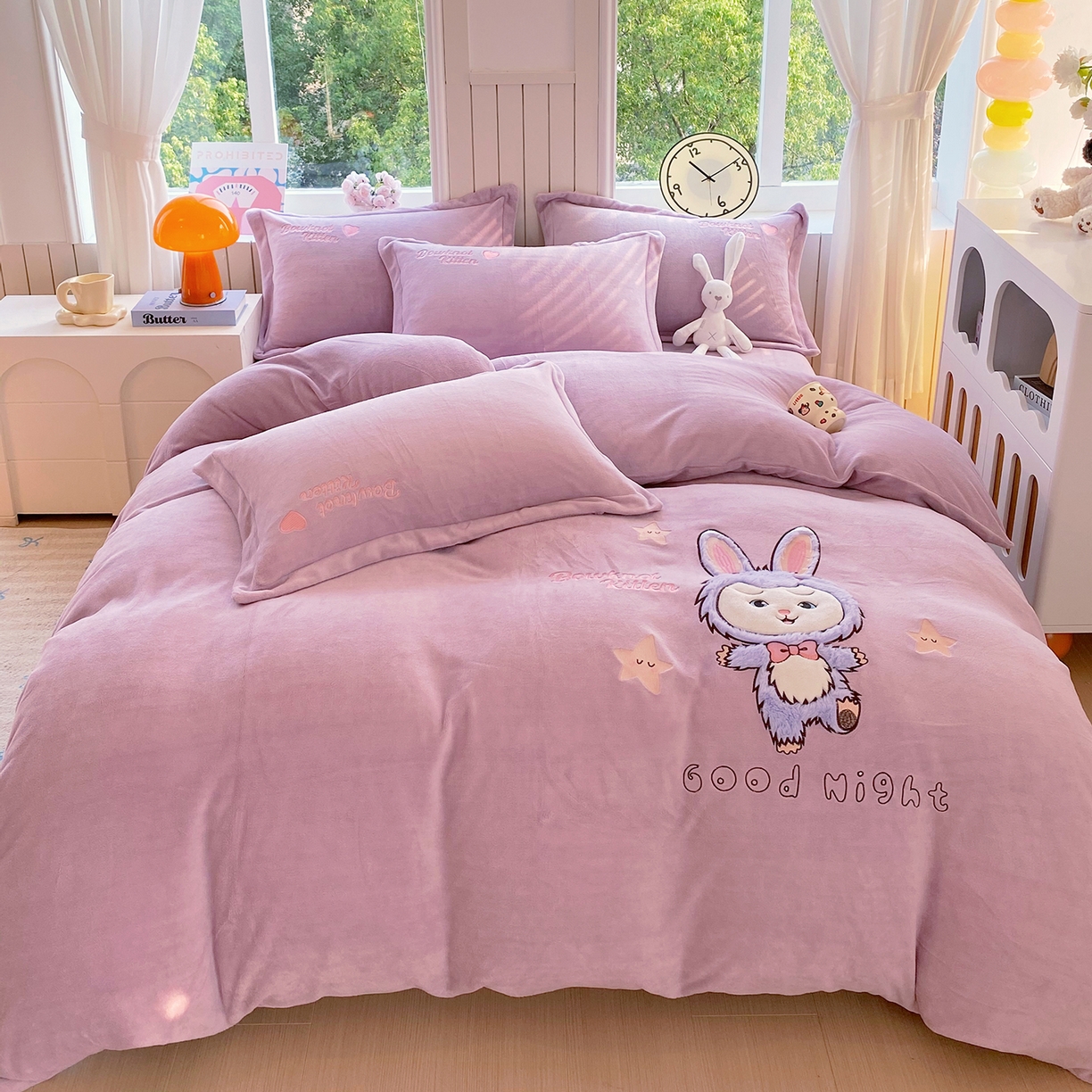 91家纺网 家纺一手货源 找家纺 悦织湾家纺 2025新款牛奶绒四件套纯色贴布绣床单款床盖款床上用品四件套时尚小兔2025新款加厚 床单款时尚小兔-紫