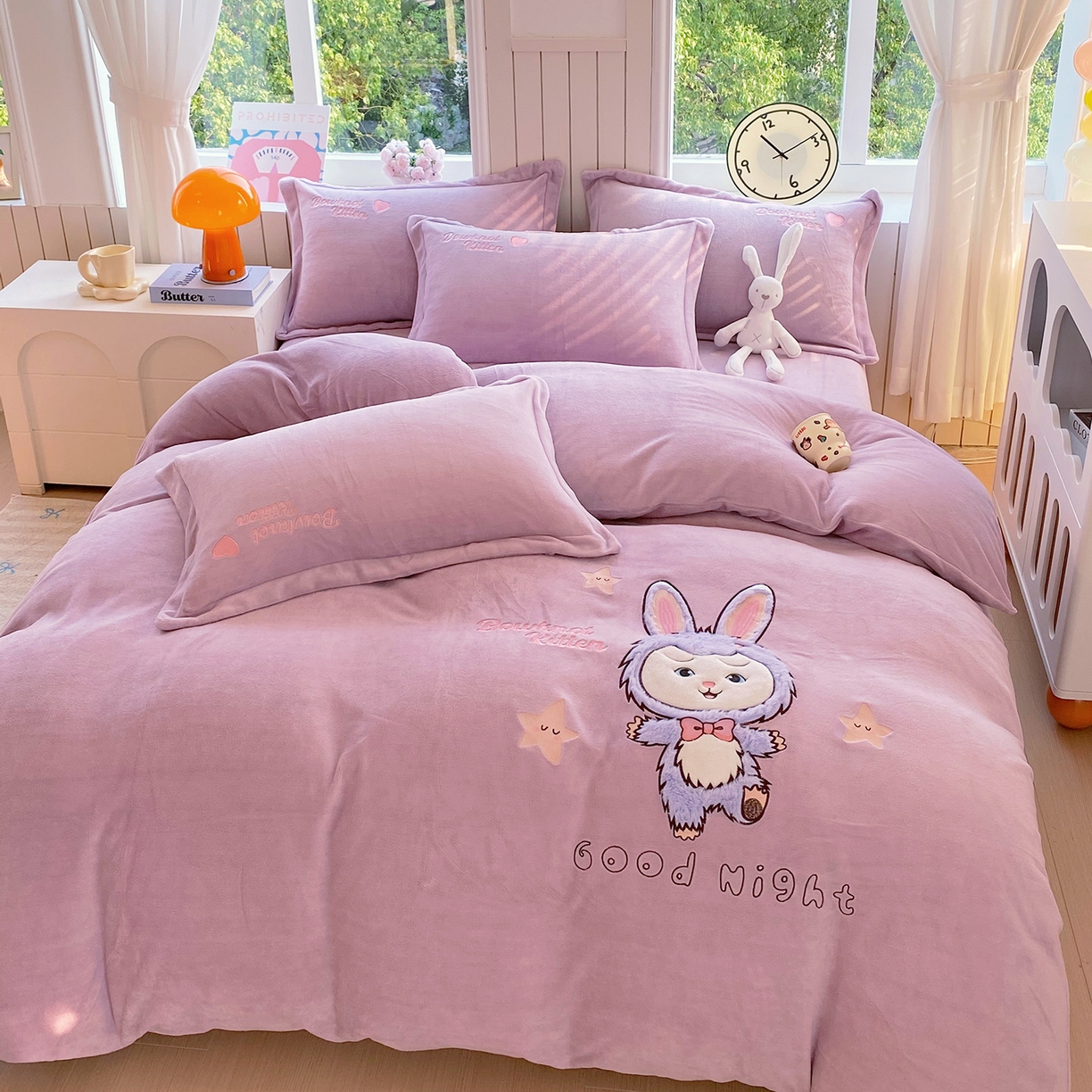 91家纺网 家纺一手货源 找家纺 悦织湾家纺 2025新款牛奶绒四件套纯色贴布绣床单款床盖款床上用品四件套时尚小兔2025新款加厚 床单款时尚小兔-紫