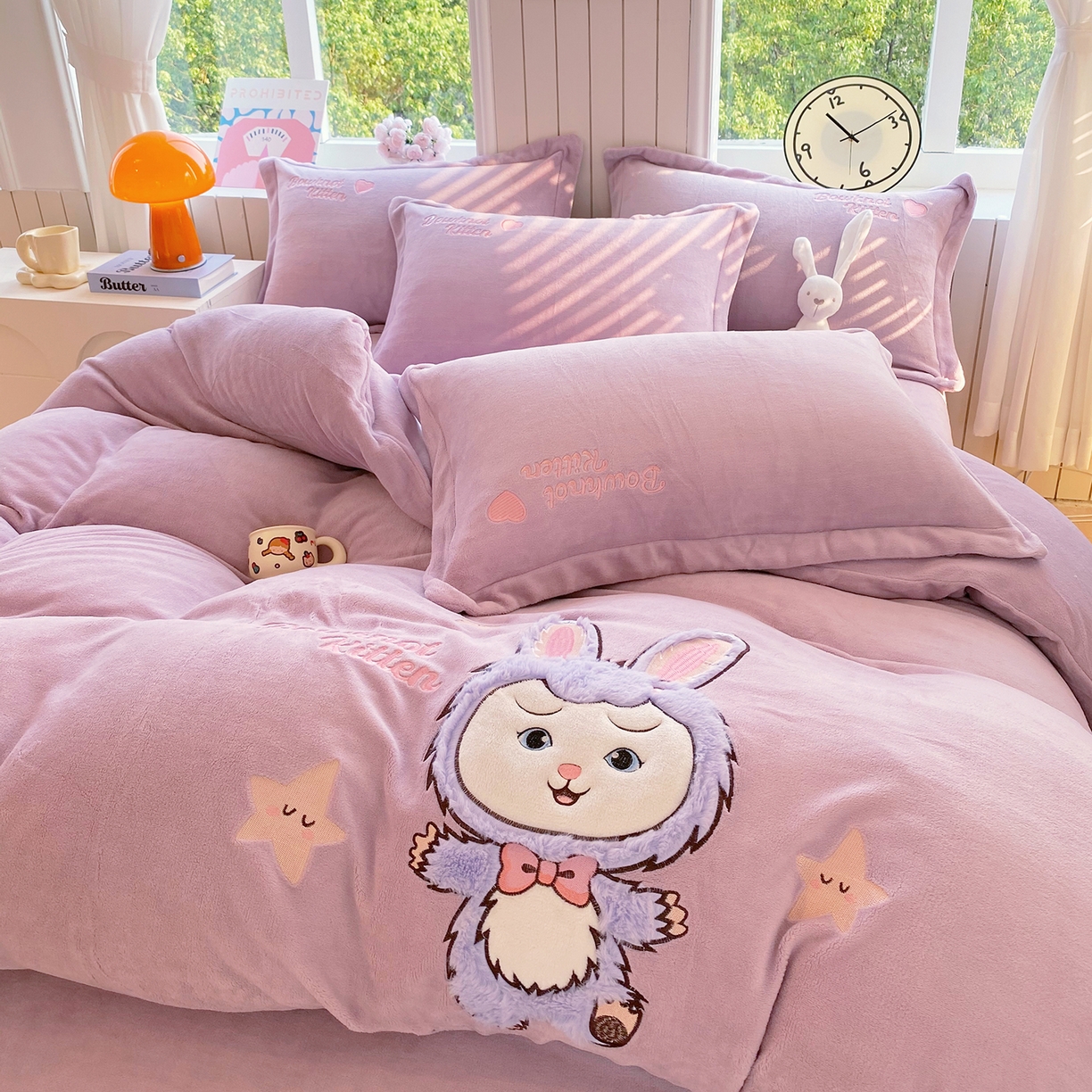 91家纺网 家纺一手货源 找家纺 悦织湾家纺 2025新款牛奶绒四件套纯色贴布绣床单款床盖款床上用品四件套时尚小兔2025新款加厚 床单款时尚小兔-紫