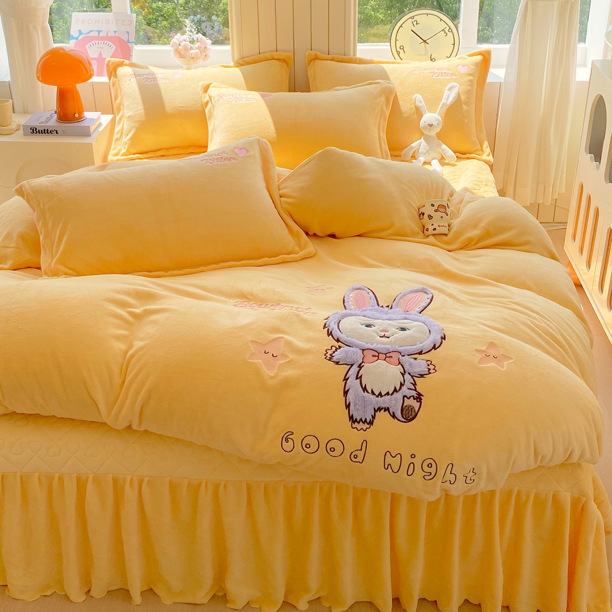 91家纺网 家纺一手货源 找家纺 悦织湾家纺 2025新款牛奶绒四件套纯色贴布绣床单款床盖款床上用品四件套时尚小兔2025新款加厚 床盖款-时尚小兔-黄