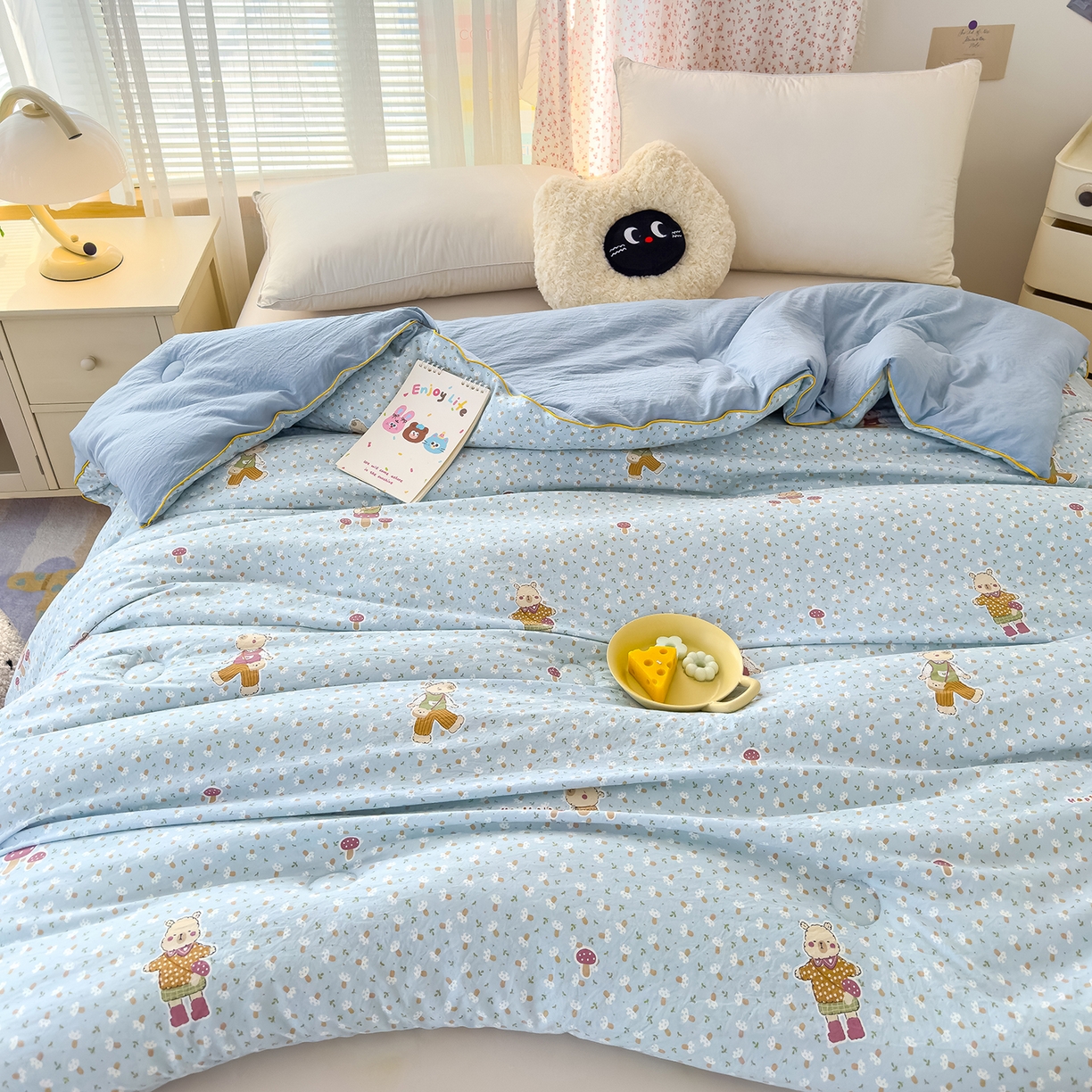 91家纺网 家纺一手货源 找家纺 蓝冰家纺 2025新款亚朵棉印花大豆冬被被子被芯 可爱卡比