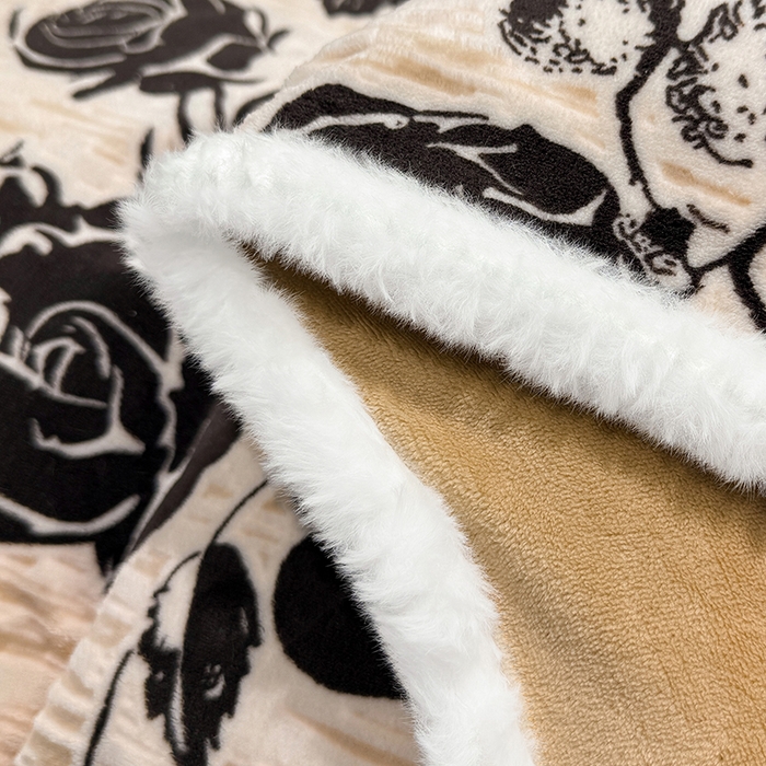 91家纺网 家纺一手货源 找家纺 ME/ERA HOME寐时代 2025新款牛奶绒立体雕花兔毛绒包边单品被套 古韵花香