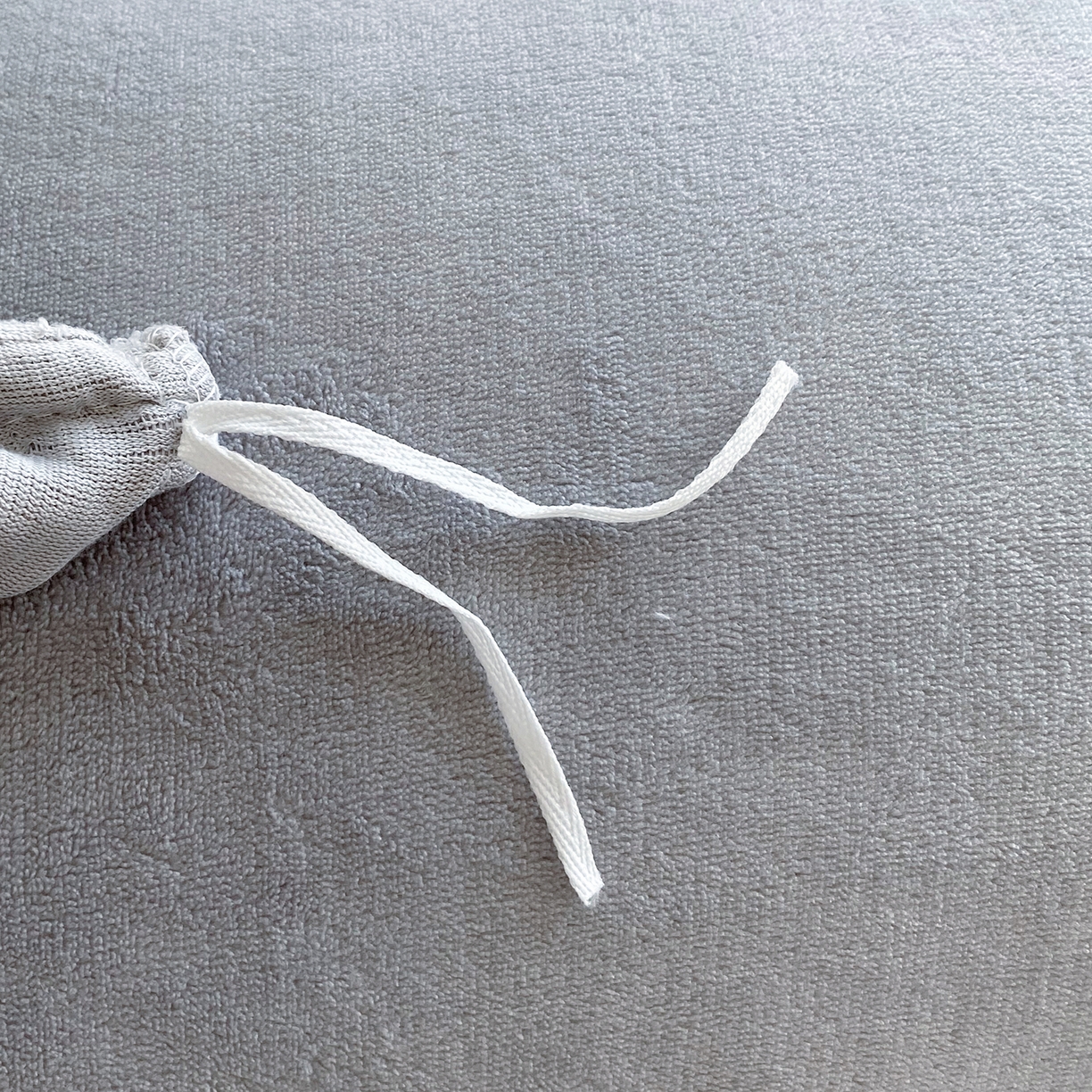 91家纺网 家纺一手货源 找家纺 悦织湾家纺 2025新款牛奶绒四件套纯色贴布绣床单款床盖款床上用品四件套时尚小兔2025新款加厚 床盖款-时尚小兔-灰