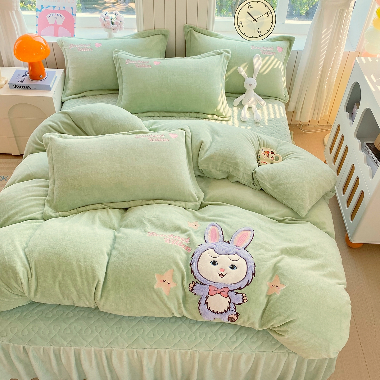 91家纺网 家纺一手货源 找家纺 悦织湾家纺 2025新款牛奶绒四件套纯色贴布绣床单款床盖款床上用品四件套时尚小兔2025新款加厚 床盖款-时尚小兔-绿