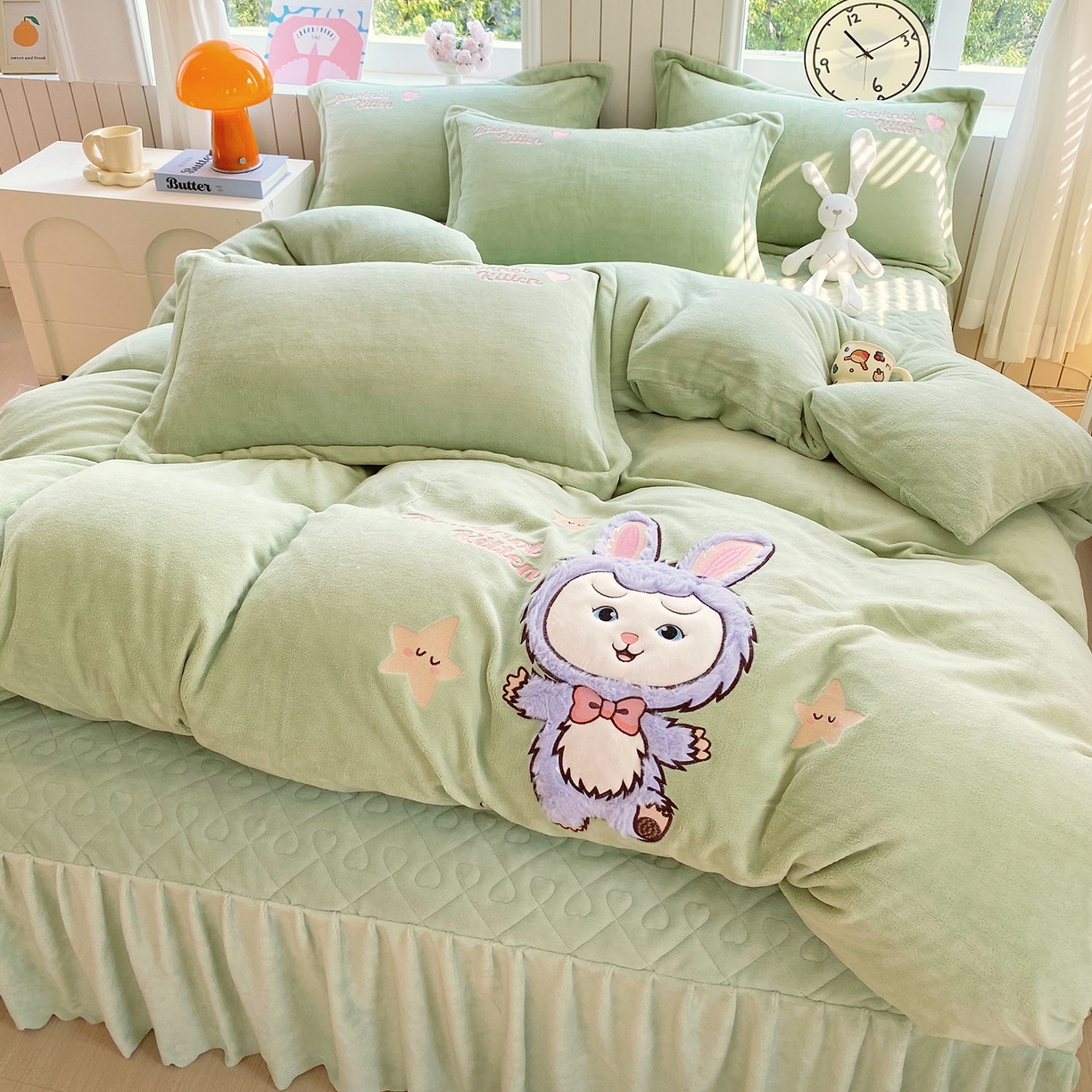 91家纺网 家纺一手货源 找家纺 悦织湾家纺 2025新款牛奶绒四件套纯色贴布绣床单款床盖款床上用品四件套时尚小兔2025新款加厚 床盖款-时尚小兔-绿