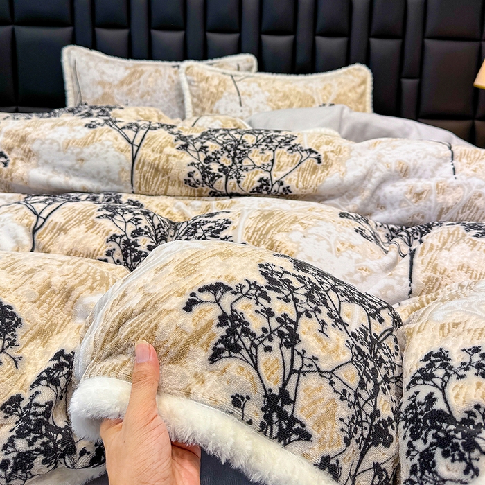 91家纺网 家纺一手货源 找家纺 ME/ERA HOME寐时代 2025新款牛奶绒立体雕花兔毛绒包边单品被套 浪漫花枝