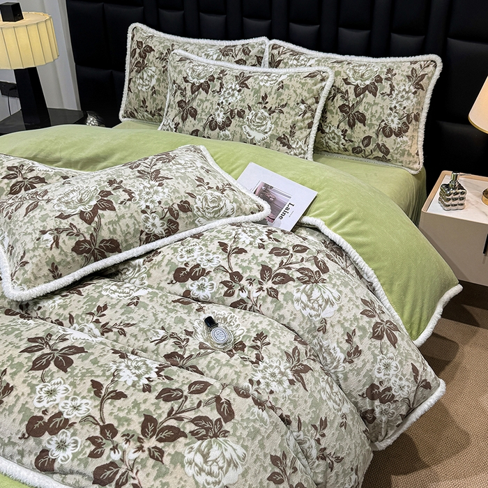 91家纺网 家纺一手货源 找家纺 ME/ERA HOME寐时代 2025新款牛奶绒立体雕花兔毛绒包边单品被套 墨花如梦