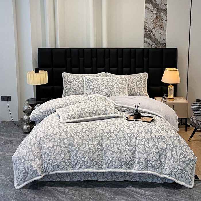 ME/ERA HOME寐时代 2025新款牛奶绒立体雕花兔毛绒包边单品被套 浅灰叶梦