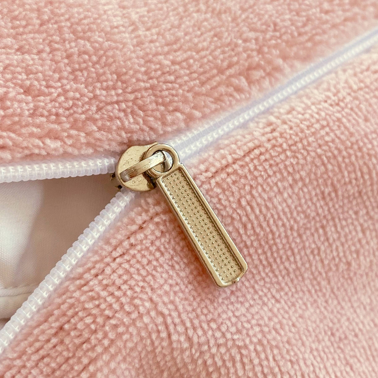 91家纺网 家纺一手货源 找家纺 悦织湾家纺 2025新款牛奶绒四件套纯色贴布绣床单款床盖款床上用品四件套时尚小兔2025新款加厚 床盖款-时尚小兔-浅豆沙