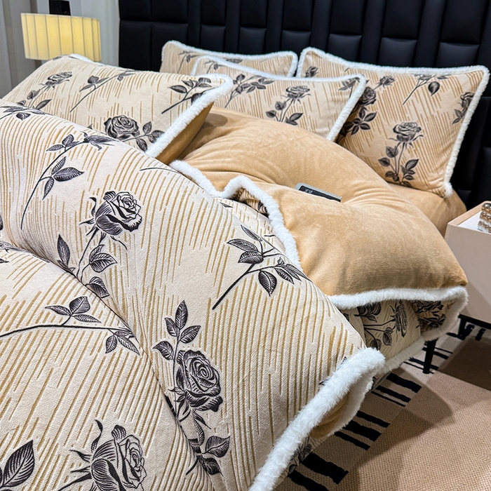 91家纺网 家纺一手货源 找家纺 ME/ERA HOME寐时代 2025新款牛奶绒立体雕花兔毛绒包边单品被套 水墨玫瑰