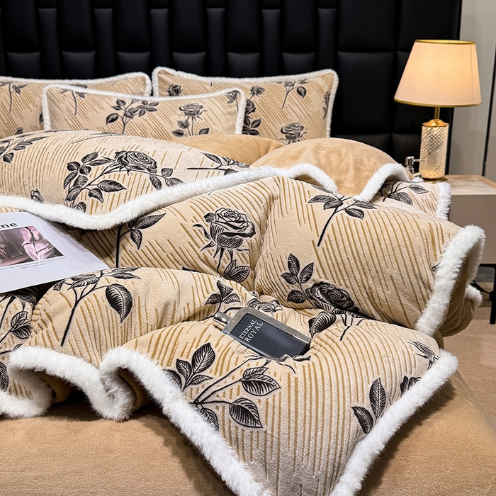 91家纺网 家纺一手货源 找家纺 ME/ERA HOME寐时代 2025新款牛奶绒立体雕花兔毛绒包边单品被套 水墨玫瑰