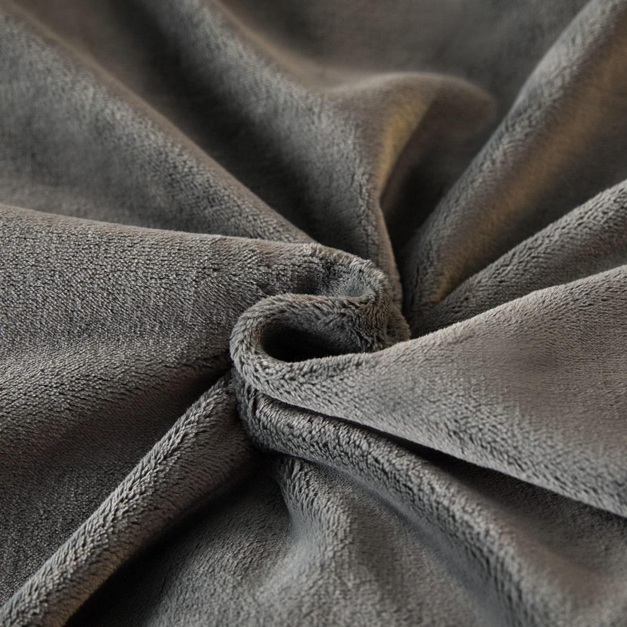 91家纺网 家纺一手货源 找家纺 如一 2025新款水晶绒双拼刺绣牛奶绒单品被套 银杏-高级灰