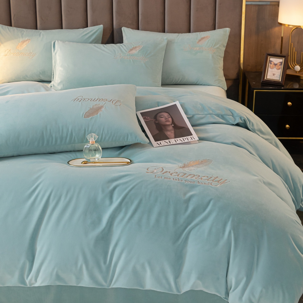 91家纺网 家纺一手货源 找家纺 如一 2025新款水晶绒双拼刺绣牛奶绒单品被套 轻羽-梵星兰