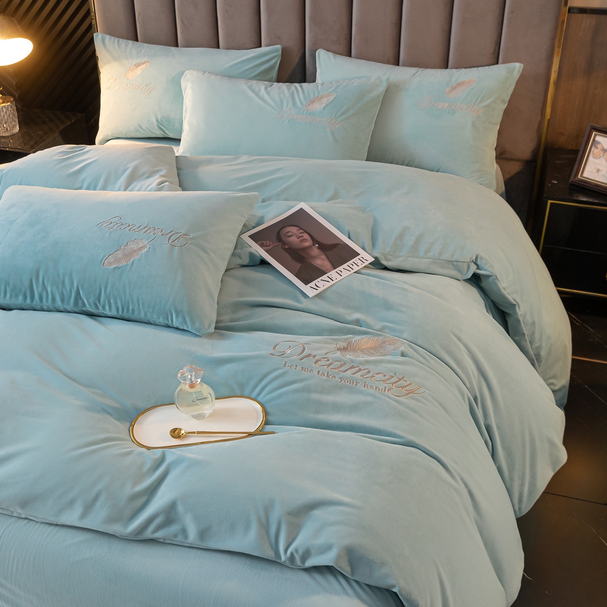 91家纺网 家纺一手货源 找家纺 如一 2025新款水晶绒双拼刺绣牛奶绒单品被套 轻羽-梵星兰