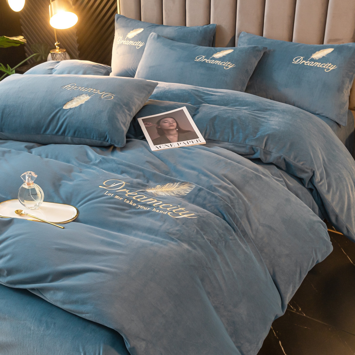 91家纺网 家纺一手货源 找家纺 如一 2025新款水晶绒双拼刺绣牛奶绒单品被套 轻羽-宾利蓝