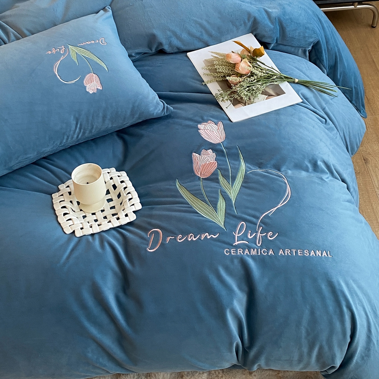 91家纺网 家纺一手货源 找家纺 如一 2025新款水晶绒双拼刺绣牛奶绒单品被套 郁金香-宾利蓝