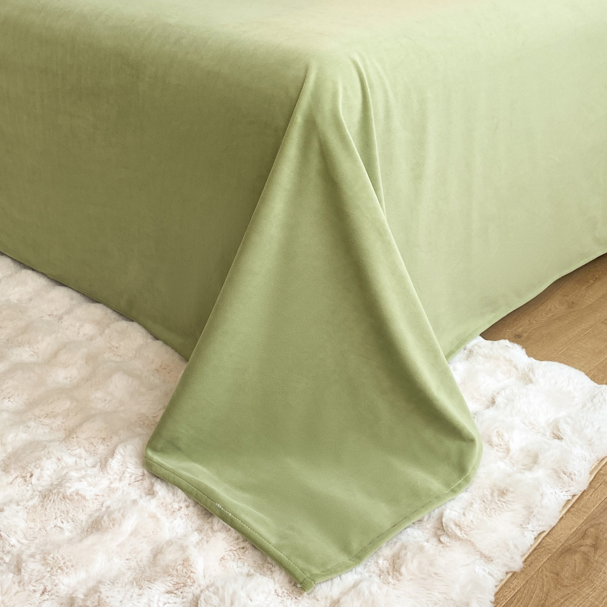 91家纺网 家纺一手货源 找家纺 如一 2025新款水晶绒双拼刺绣牛奶绒单品被套 郁金香-奶白绿